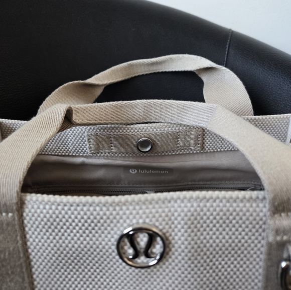 Lululemon Canvas Mini Tote 4.5L - Picture 3 of 9